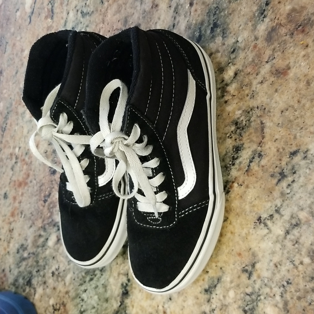 Excellent condition boys high tops!
